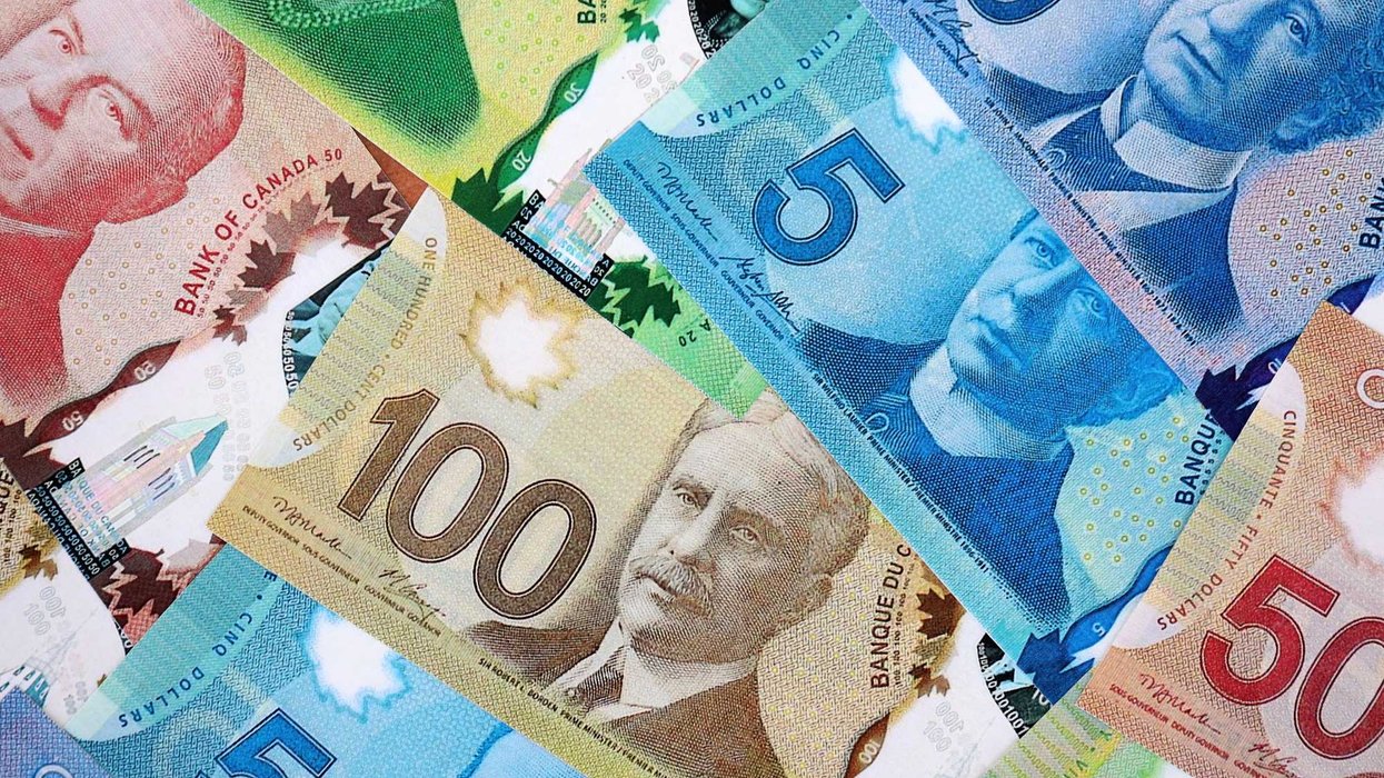 De l'argent canadien.
