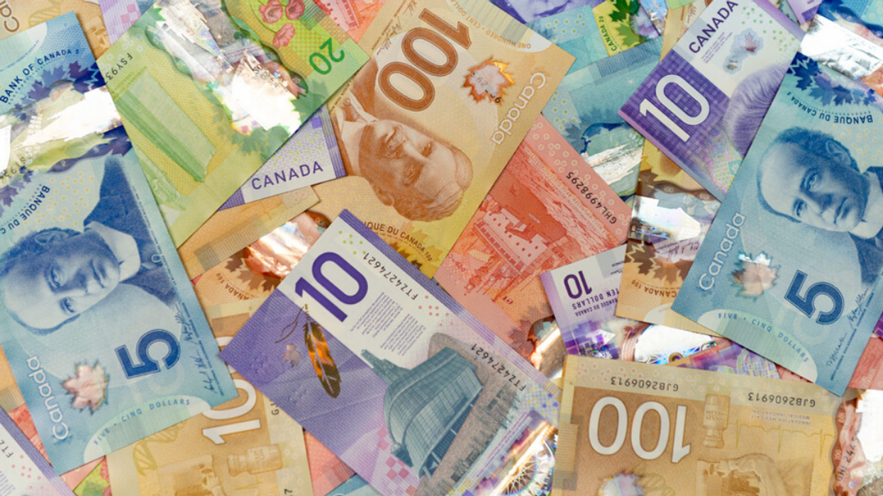 De l'argent canadien.