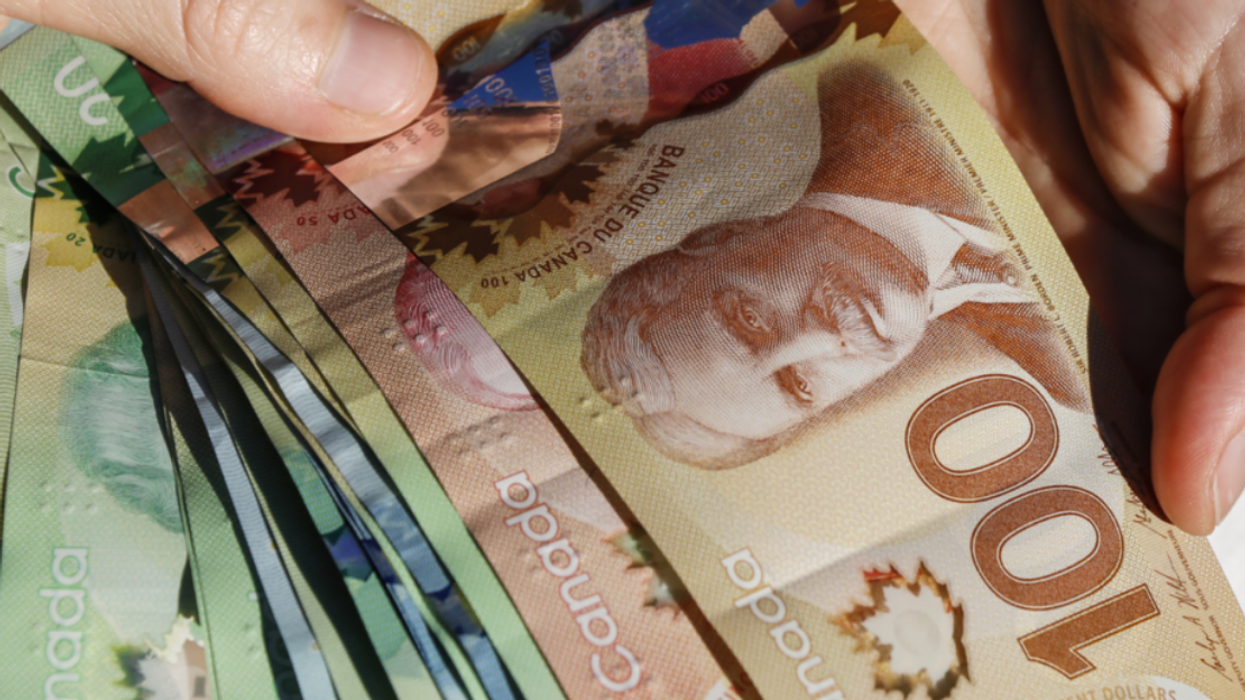 De l'argent canadien.