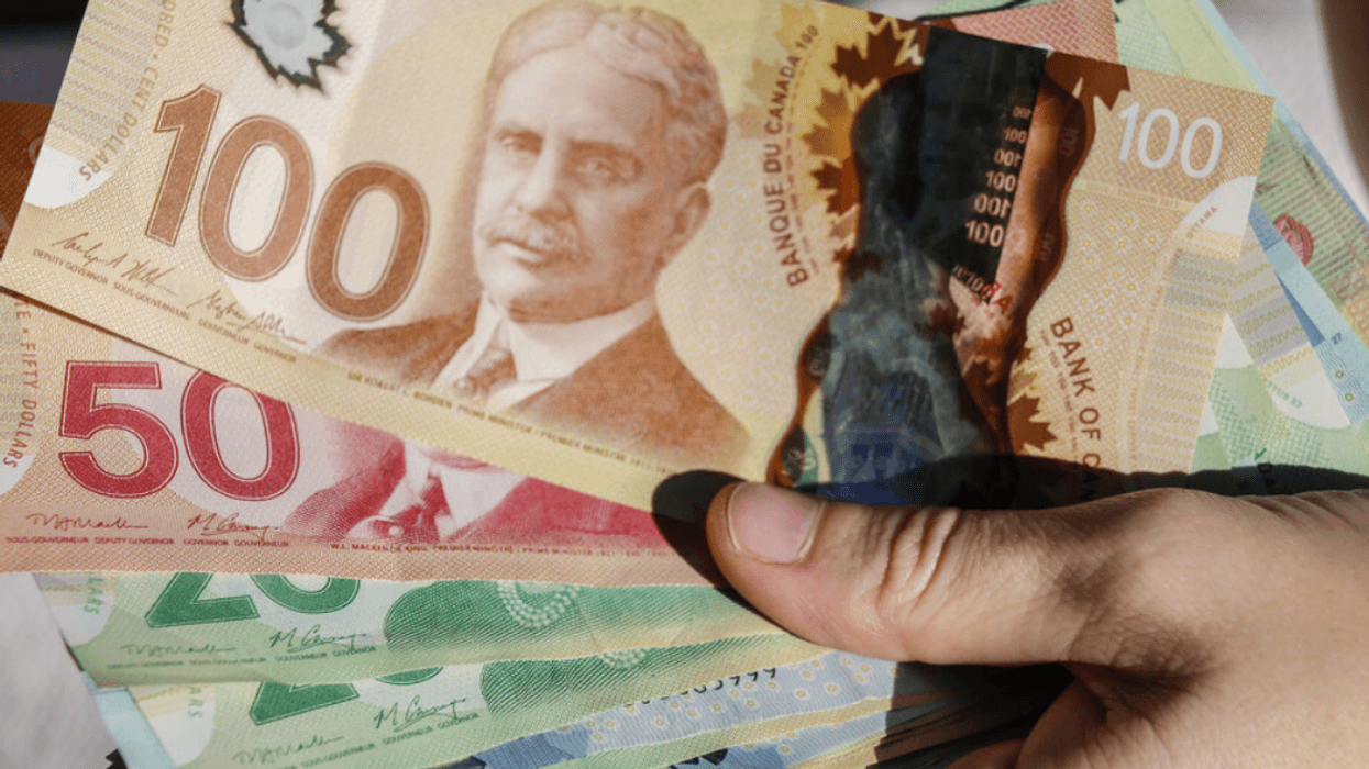 De l'argent canadien.