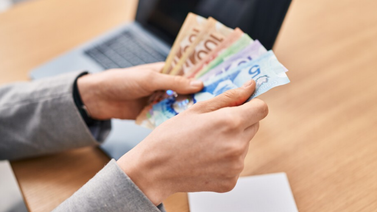 De l'argent canadien.