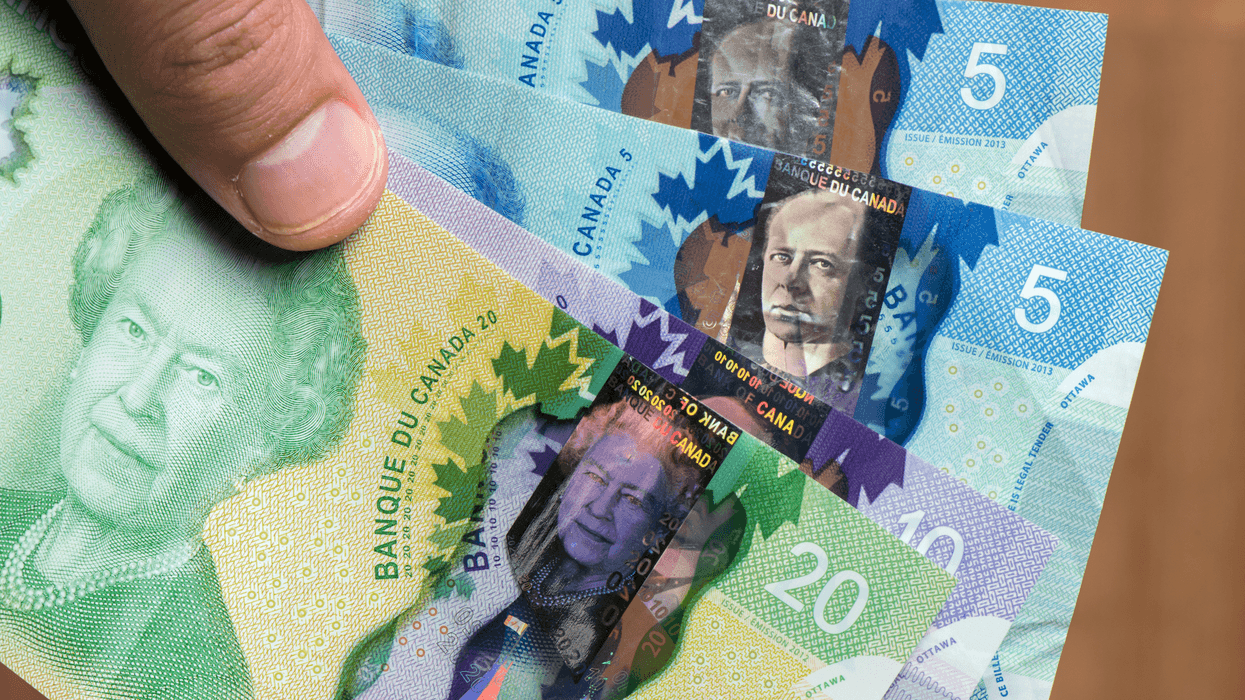 De l'argent canadien.