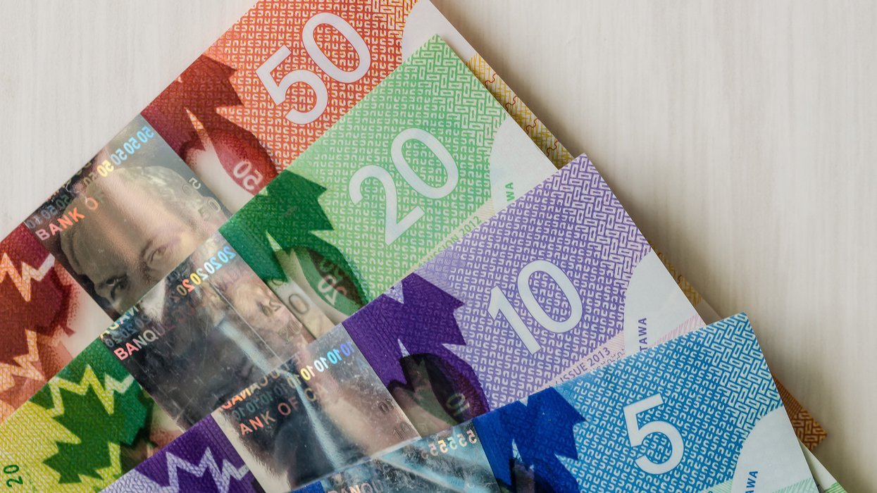 De l’argent canadien.
