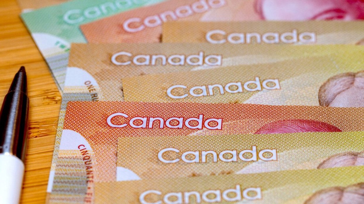 De l’argent canadien.