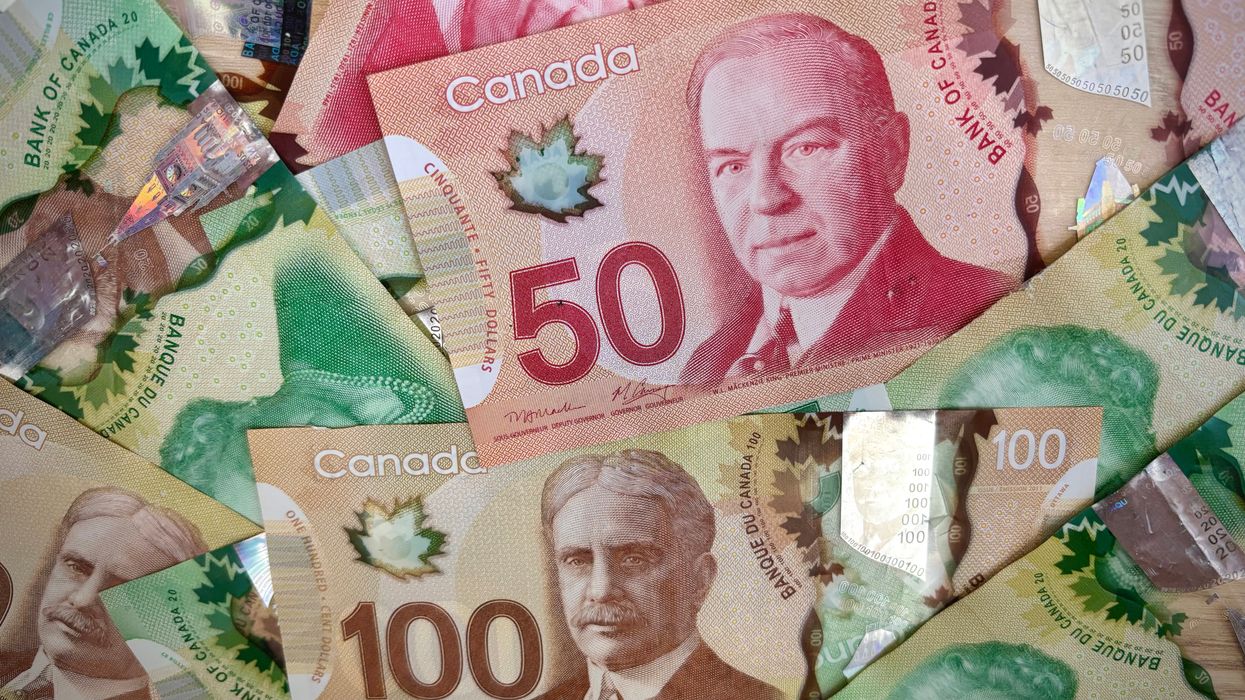 De l’argent canadien.