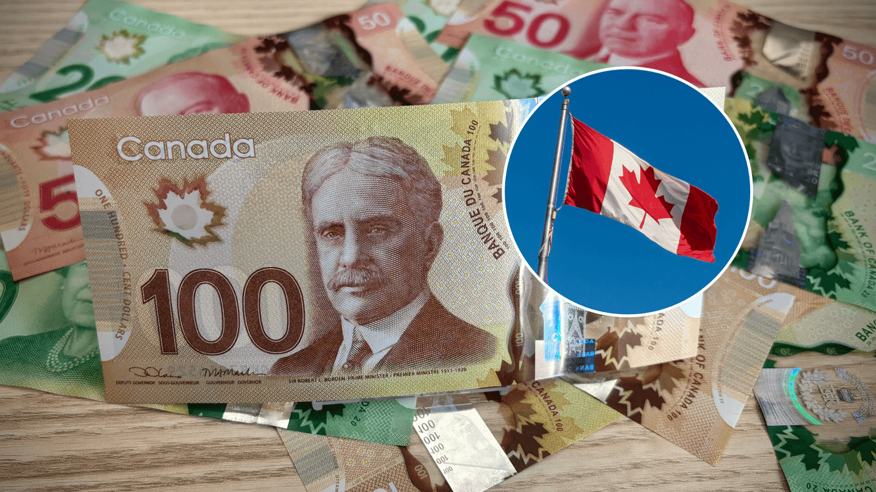 Des billets de banque et un drapeau canadien.