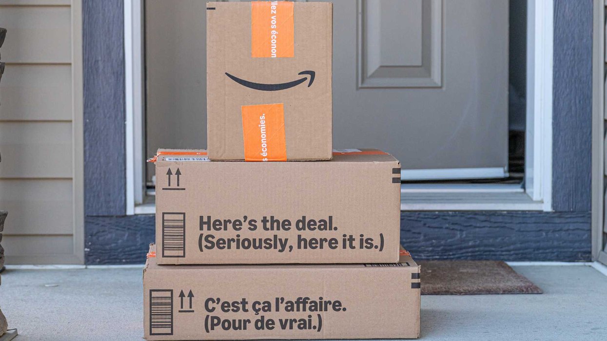 Des boîtes de livraison Amazon.