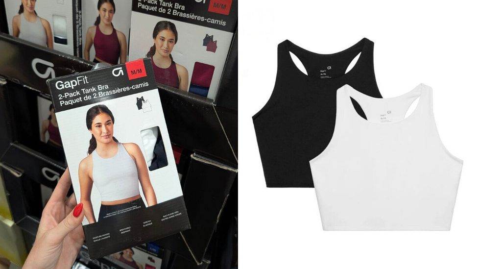 Des camisoles courtes de sport noire et blanche dans le rayon des v\u00eatements chez Costco. Droite : une cami noire et une cami blanche sur fond blanc.