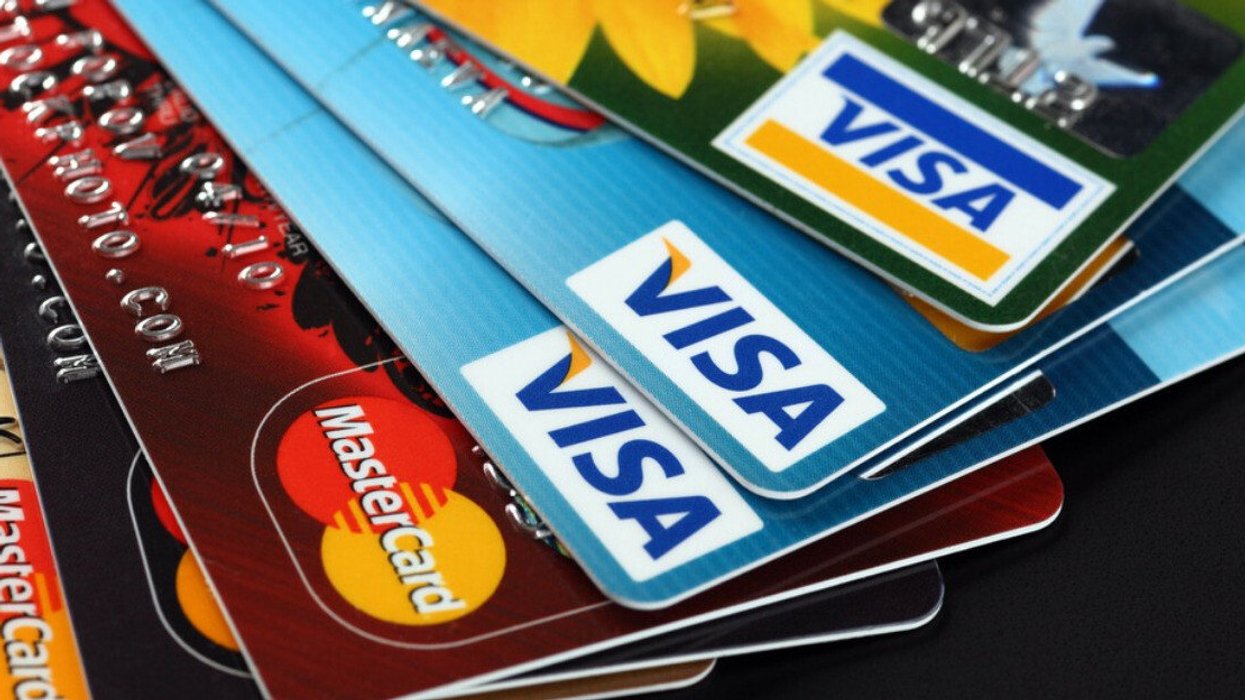 Des cartes de crédit MasterCard et Visa.