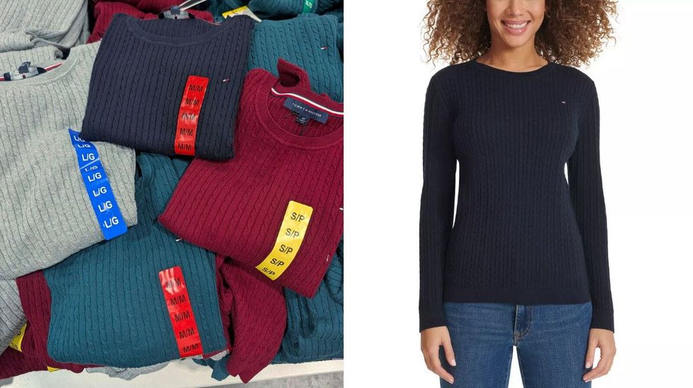 Des chandails en tricot gris, bleu marine, bleu sarcelle et bourgogne vendus dans le rayon des v\u00eatements chez Costco. Droite : une mannequin porte un chandail en tricot bleu marine.