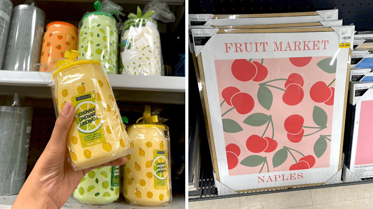 Des chandelles parfumées décorées de citrons, de limes et d'oranges sont présentées sur une étagère. Droite : Une toile encadrée illustrant des cerises rouges sur un fond rose.