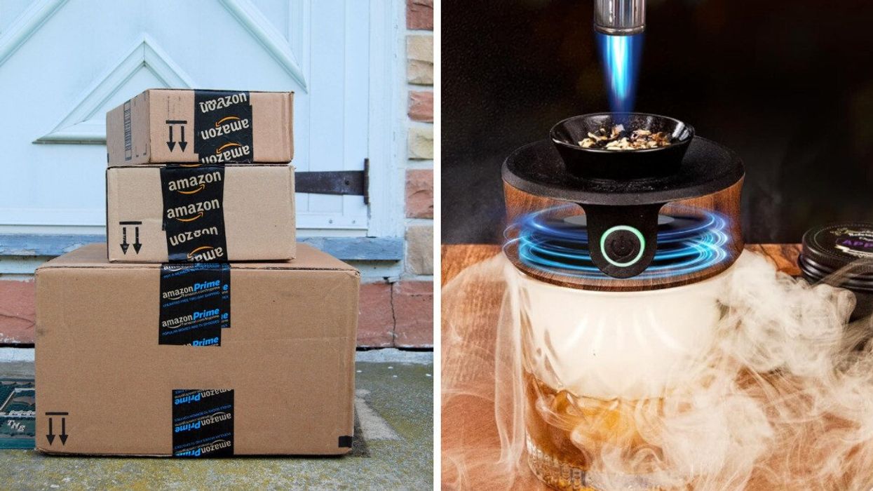 Des colis Amazon. Droite : Un kit de fumoir à whisky électrique.
