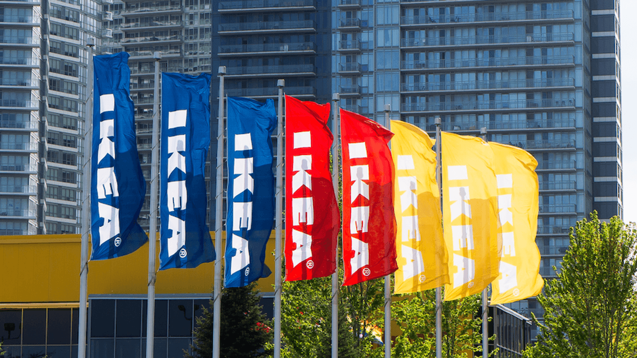 Des drapeaux du IKEA.