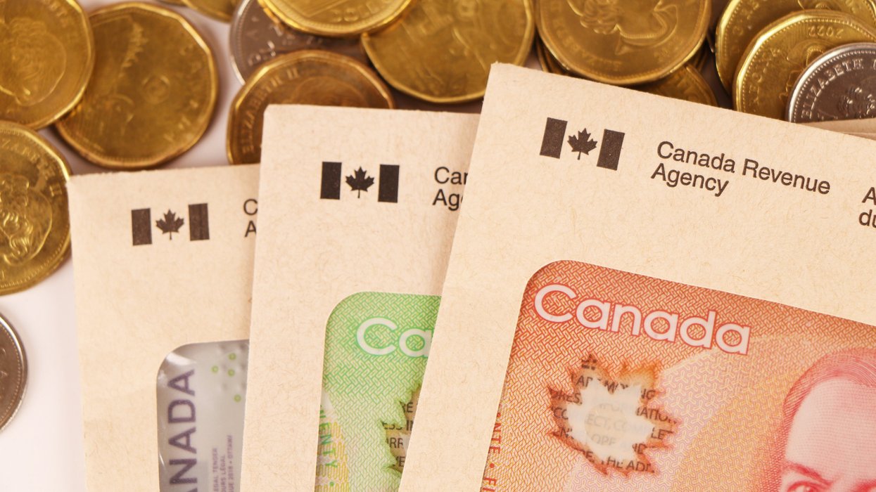Des enveloppes du gouvernement canadien.