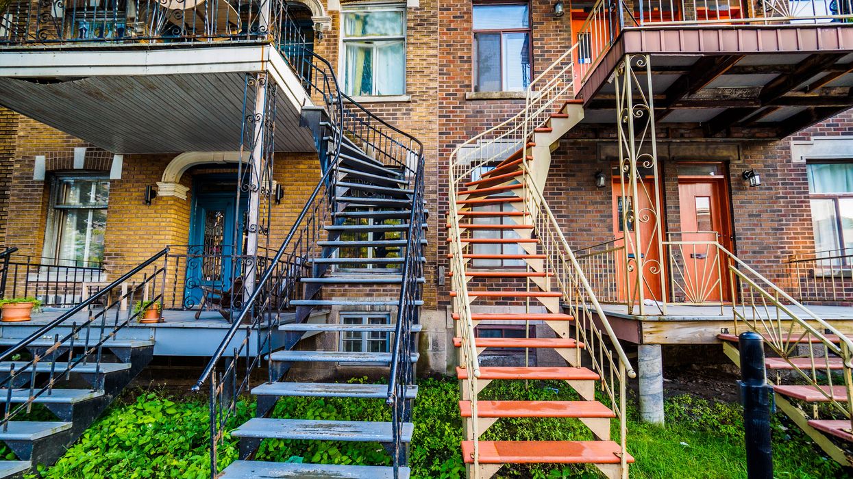Des escaliers d'immeubles à Montréal.