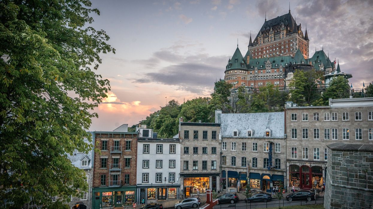 Des logements et le château Frontenac, à Québec.