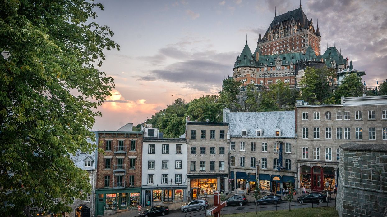 Des logements et le château Frontenac, à Québec.