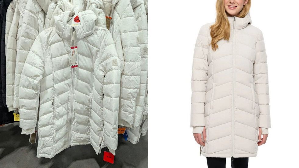 Des manteaux cr\u00e8me vendus dans le rayon des v\u00eatements chez Costco. Droite : une mannequin porte un manteau cr\u00e8me.