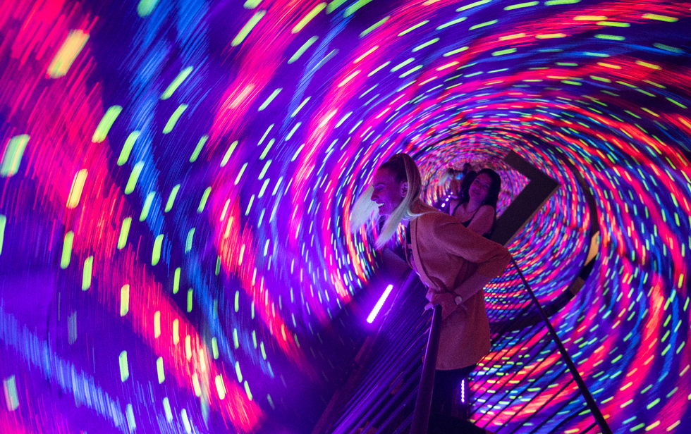 Des personnes au Mus\u00e9e de illusions.