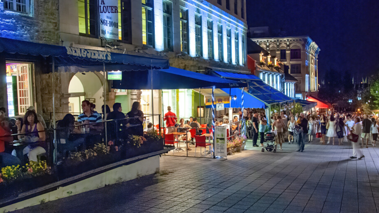 Des Québécois dans des bars.