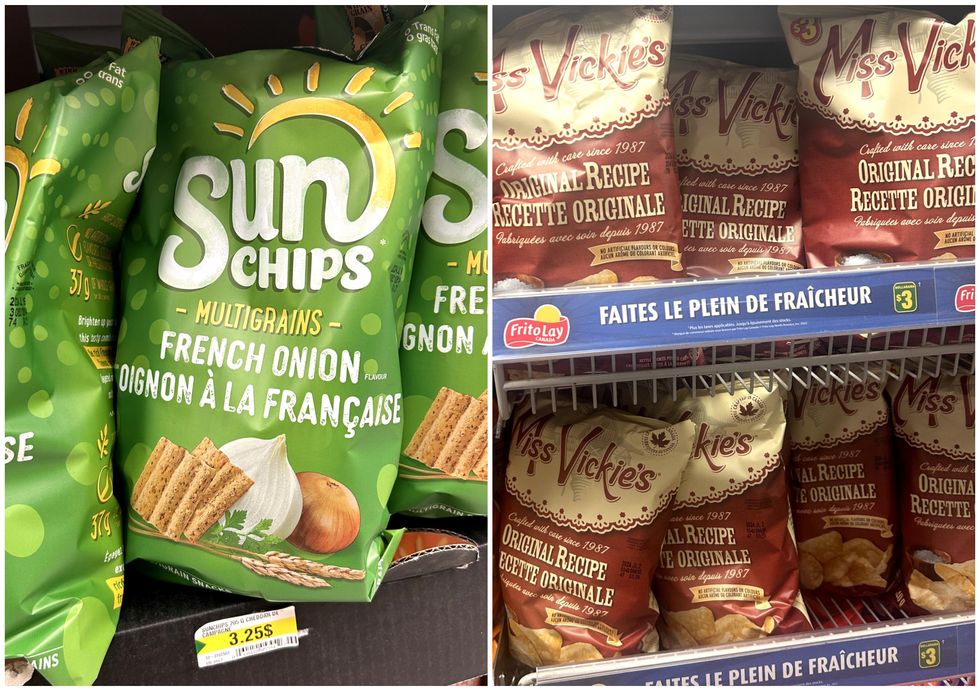 Des sacs verts de Sun Chips Oignon \u00e0 la fran\u00e7aise. Droite : \u00c9talages de sacs rouges et beige de Miss Vickie's Recette originale au Dollarama.
