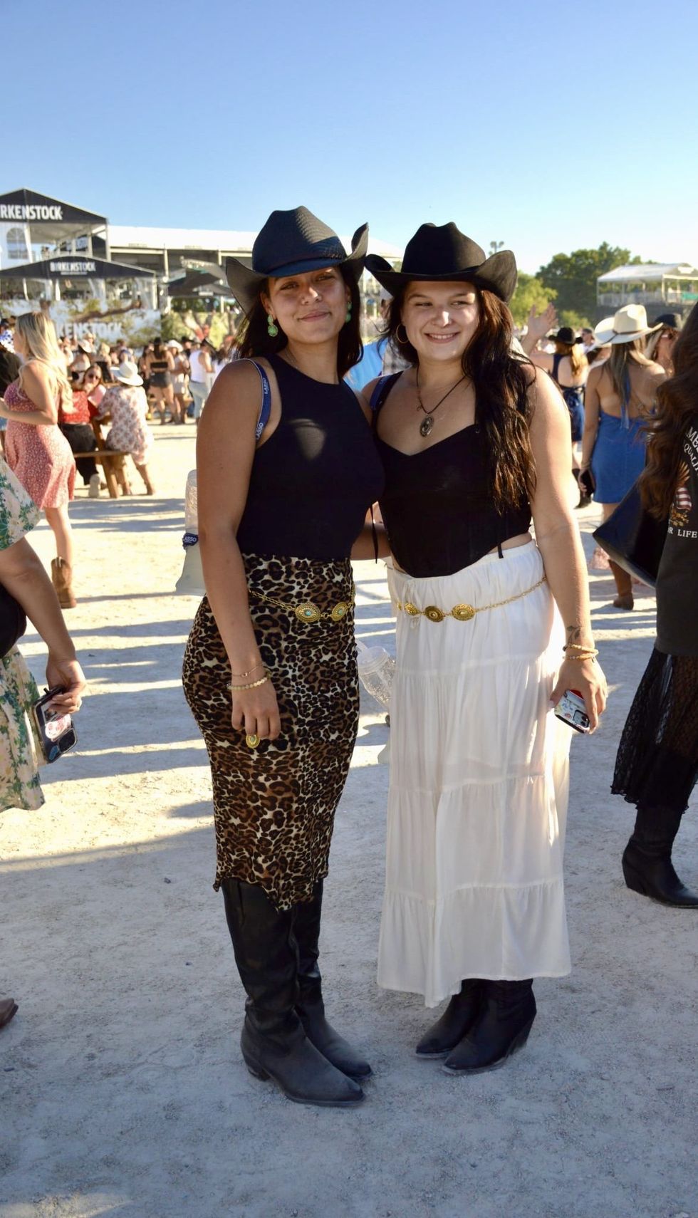 Deux festivali\u00e8res au festival LASSO 2025.