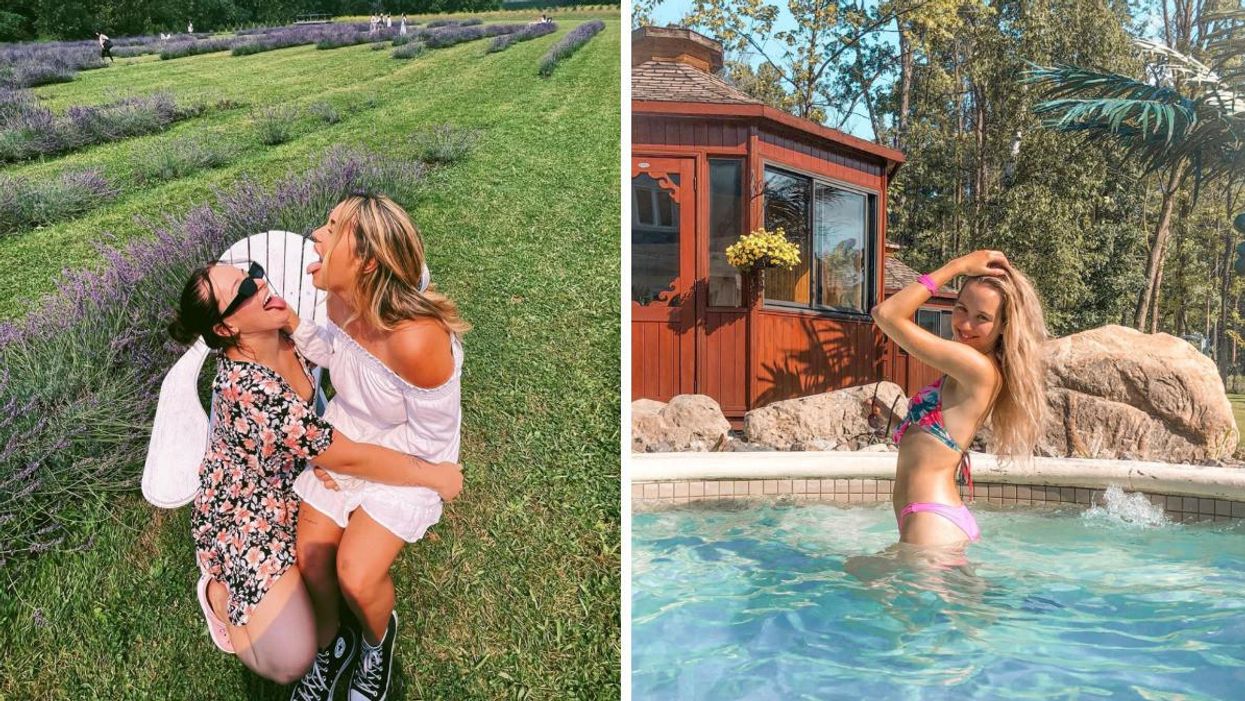 Deux jeunes femmes à La Maison Lavande. Droite : Une jeune femme dans la piscine de L'Oasis de l'île