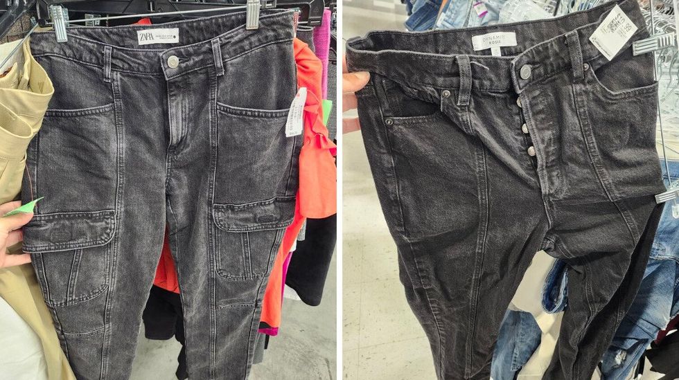 Deux paires de jeans noirs.