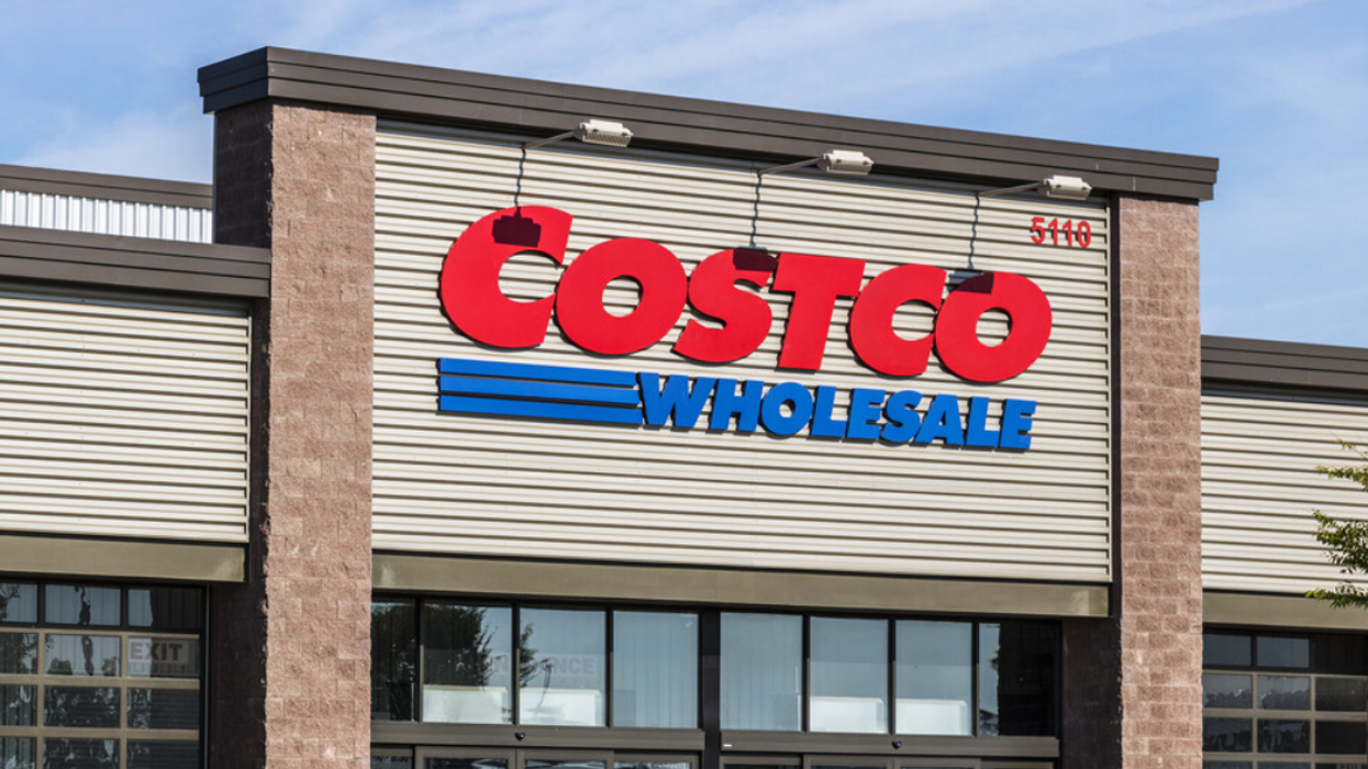 Devanture d'un entrepôt Costco.
