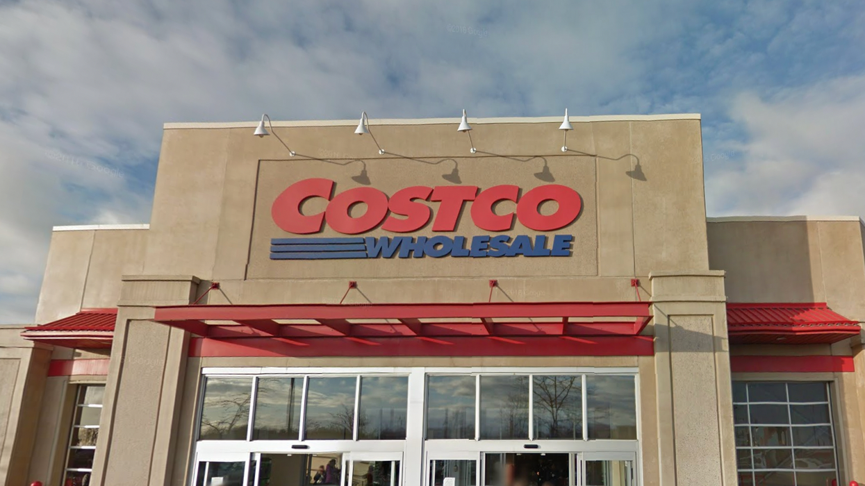 Devanture d'un Entrepôt Costco.
