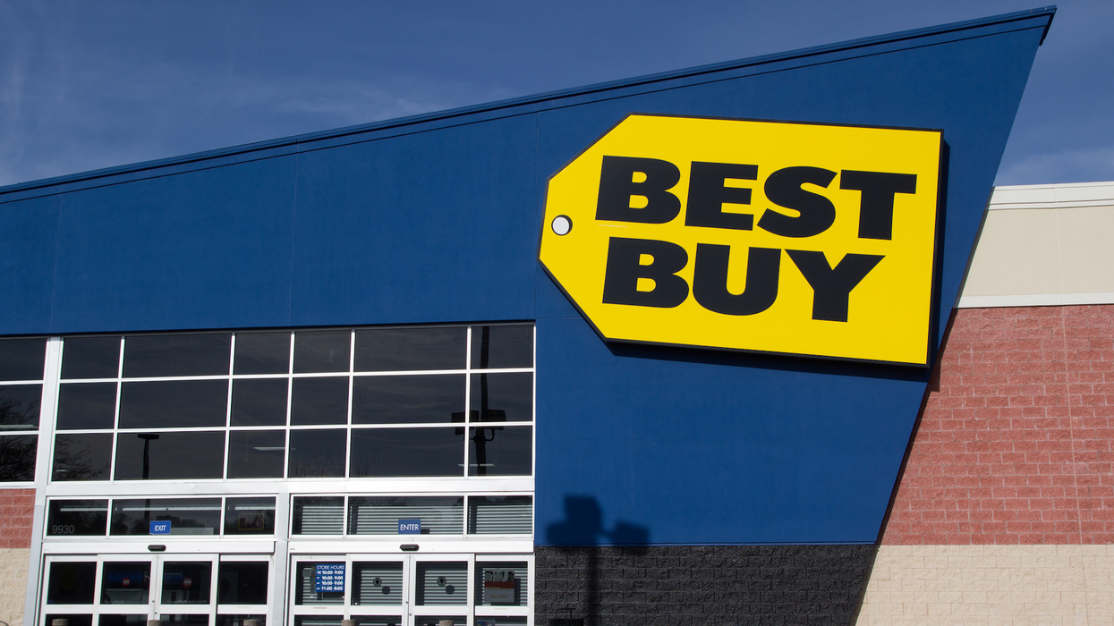 Devanture d'un magasin Best Buy.