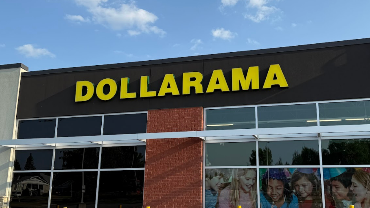 Devanture d'une succursale Dollarama au Québec.