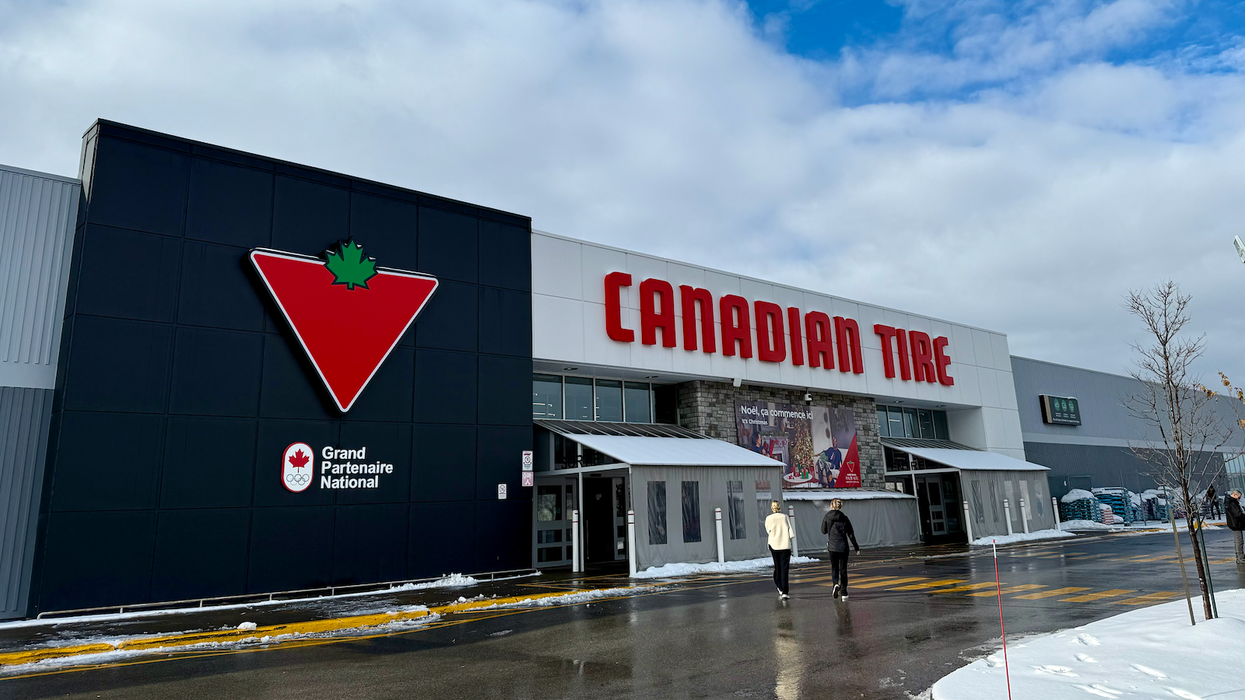 Devanture du Canadian Tire à Laval.