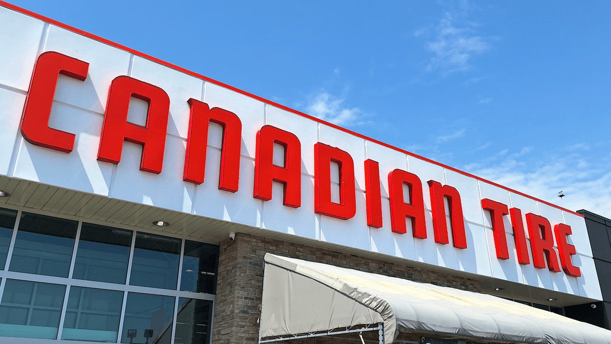 Devanture du Canadian Tire.