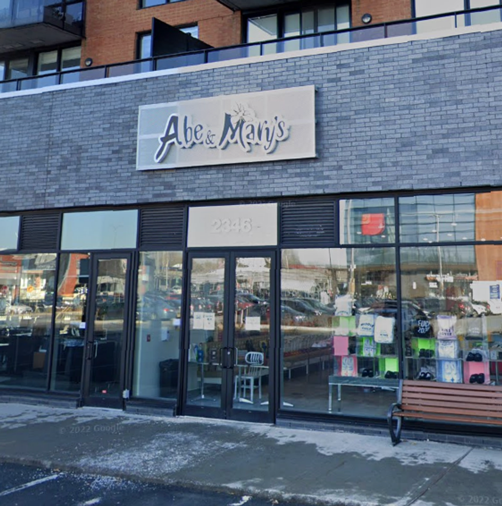 Devanture du restaurant Abe & Mary's - TMR \u00e0 Mont-Royal.