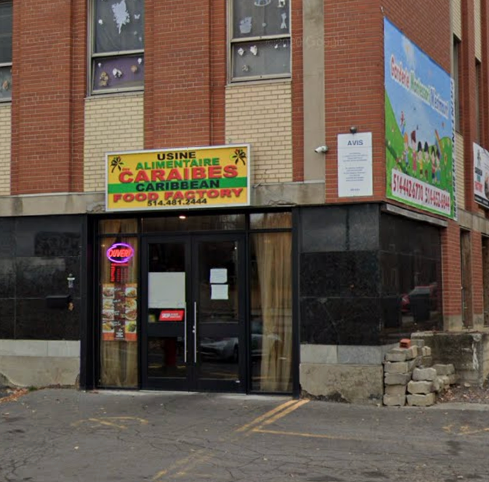 Devanture du restaurant Caribbean Food Factory \u00e0 Montr\u00e9al.