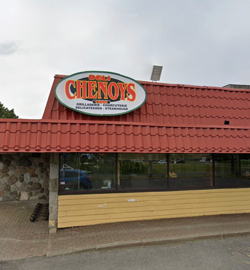 Devanture du restaurant Chenoy's \u00e0 Dollard-Des-Ormeaux.