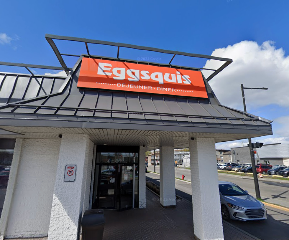 Devanture du restaurant d\u00e9jeuner Eggsquis \u00e0 Qu\u00e9bec.