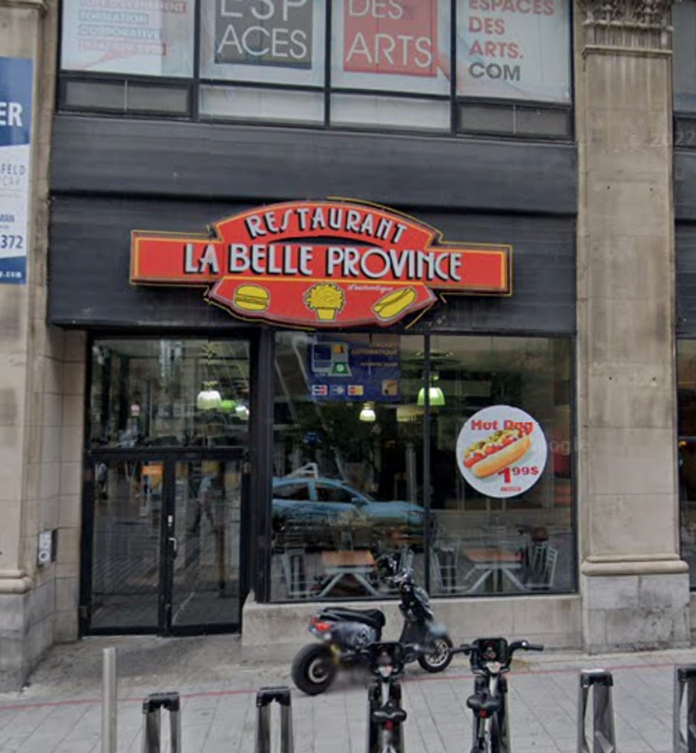 Devanture du restaurant La Belle Province \u00e0 Montr\u00e9al.