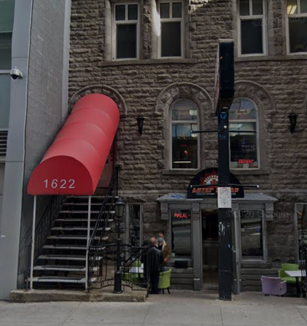 Devanture du restaurant La Maison de Soup d'Agneau \u00e0 Montr\u00e9al.