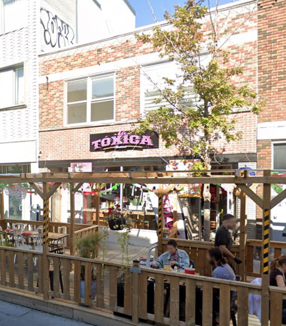 Devanture du restaurant La Toxica Montr\u00e9al \u00e0 Montr\u00e9al.