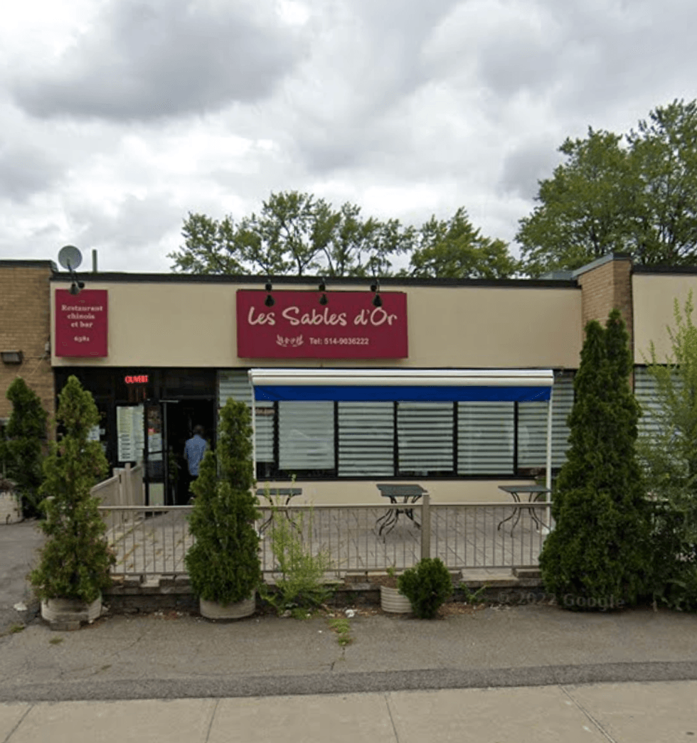 Devanture du restaurant Les Sables d'Or \u00e0 Montr\u00e9al.