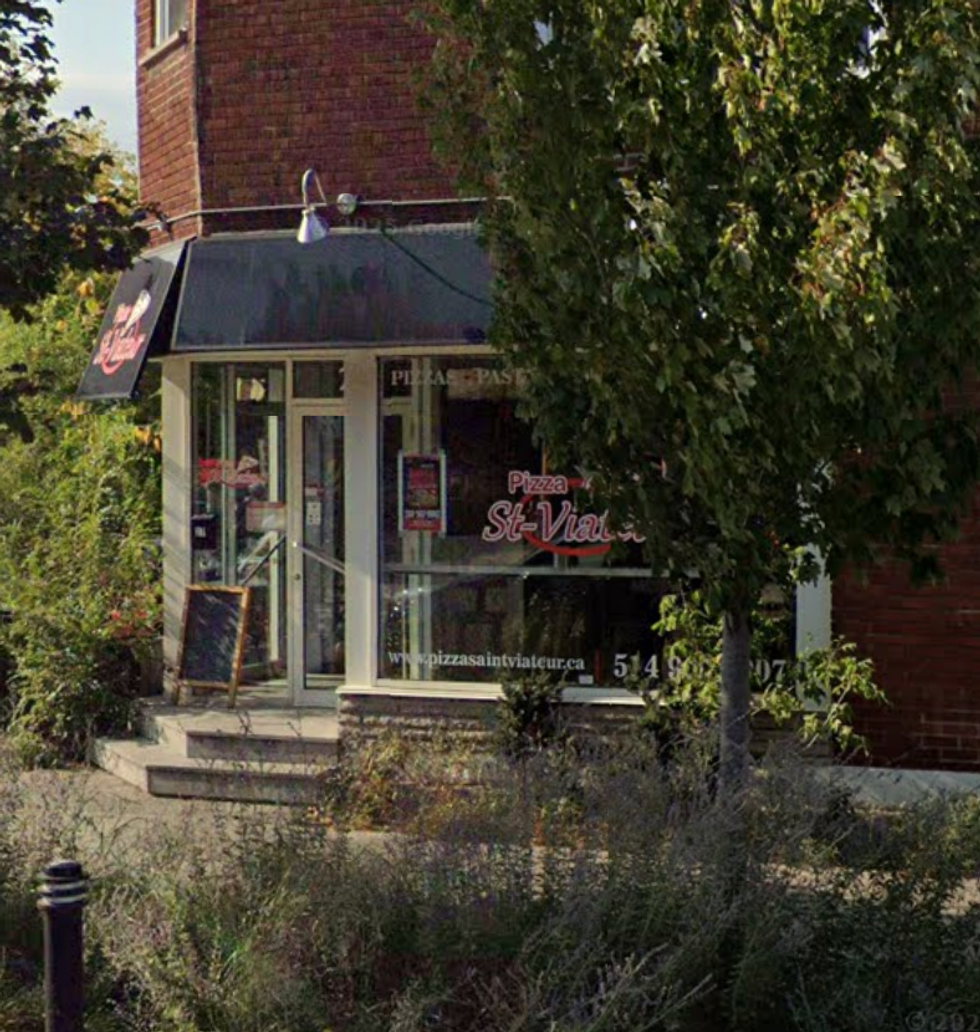 Devanture du restaurant Pizza Saint-Viateur \u00e0 Montr\u00e9al.