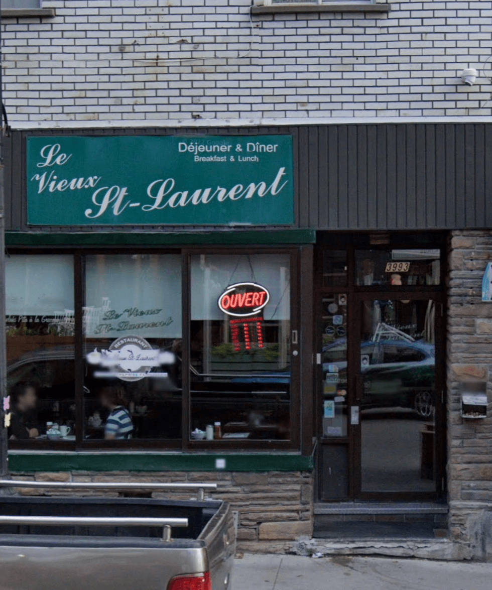 Devanture du restaurant Restaurant Le Vieux St-Laurent \u00e0 Montr\u00e9al.