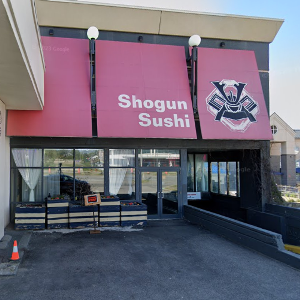 Devanture du restaurant Shogun Sushi \u00e0 Qu\u00e9bec.