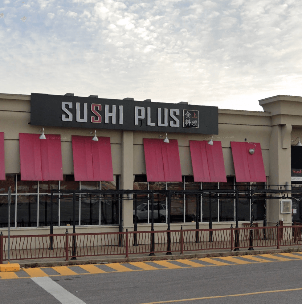 Devanture du restaurant Sushi Plus \u00e0 Montr\u00e9al.