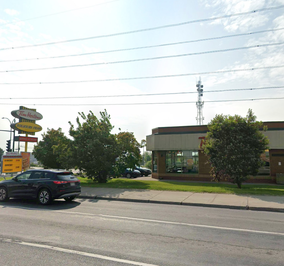 Devanture du restaurant Tim Hortons #101852 \u00e0 Montr\u00e9al.