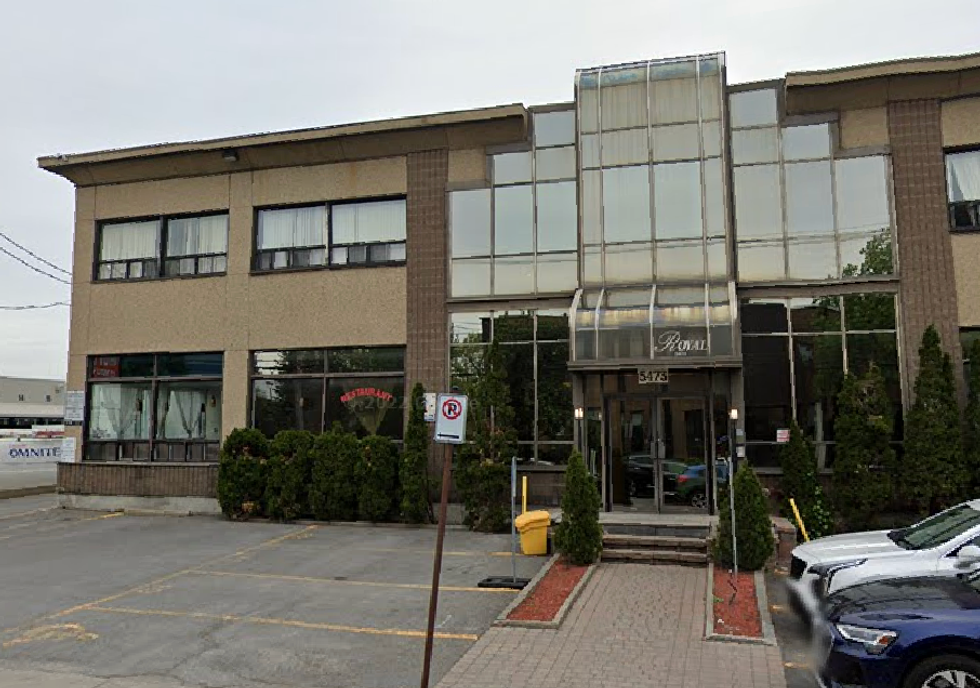 Devanture du Resto Caf\u00e9 Royal.