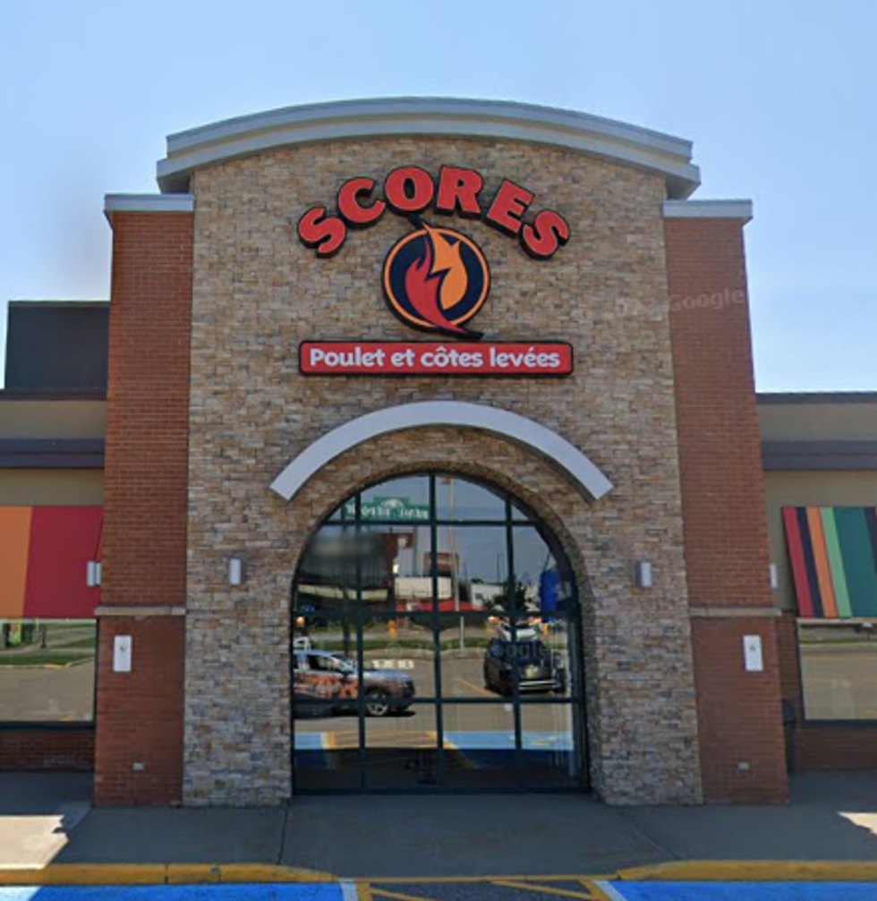 Devanture du Scores.