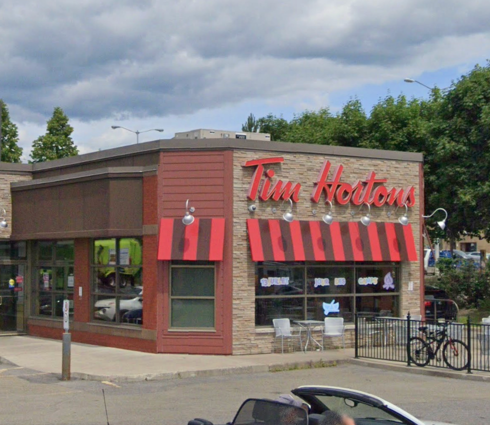 Devanture du Tim Hortons.